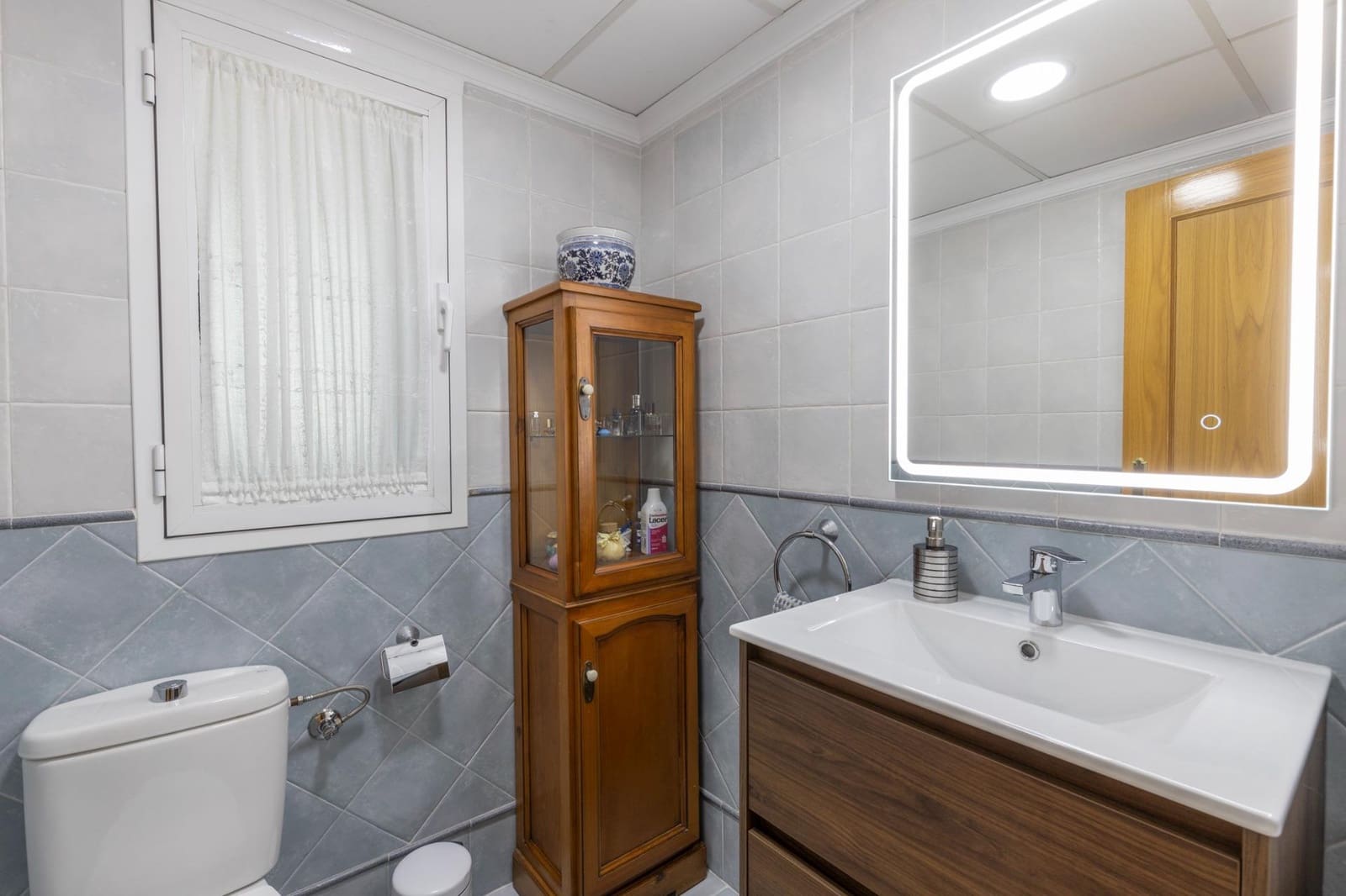 4 Zimmer Villa zu verkaufen in La Zubia mit Pool Garage - 360.000 € (Ref: 9807928)