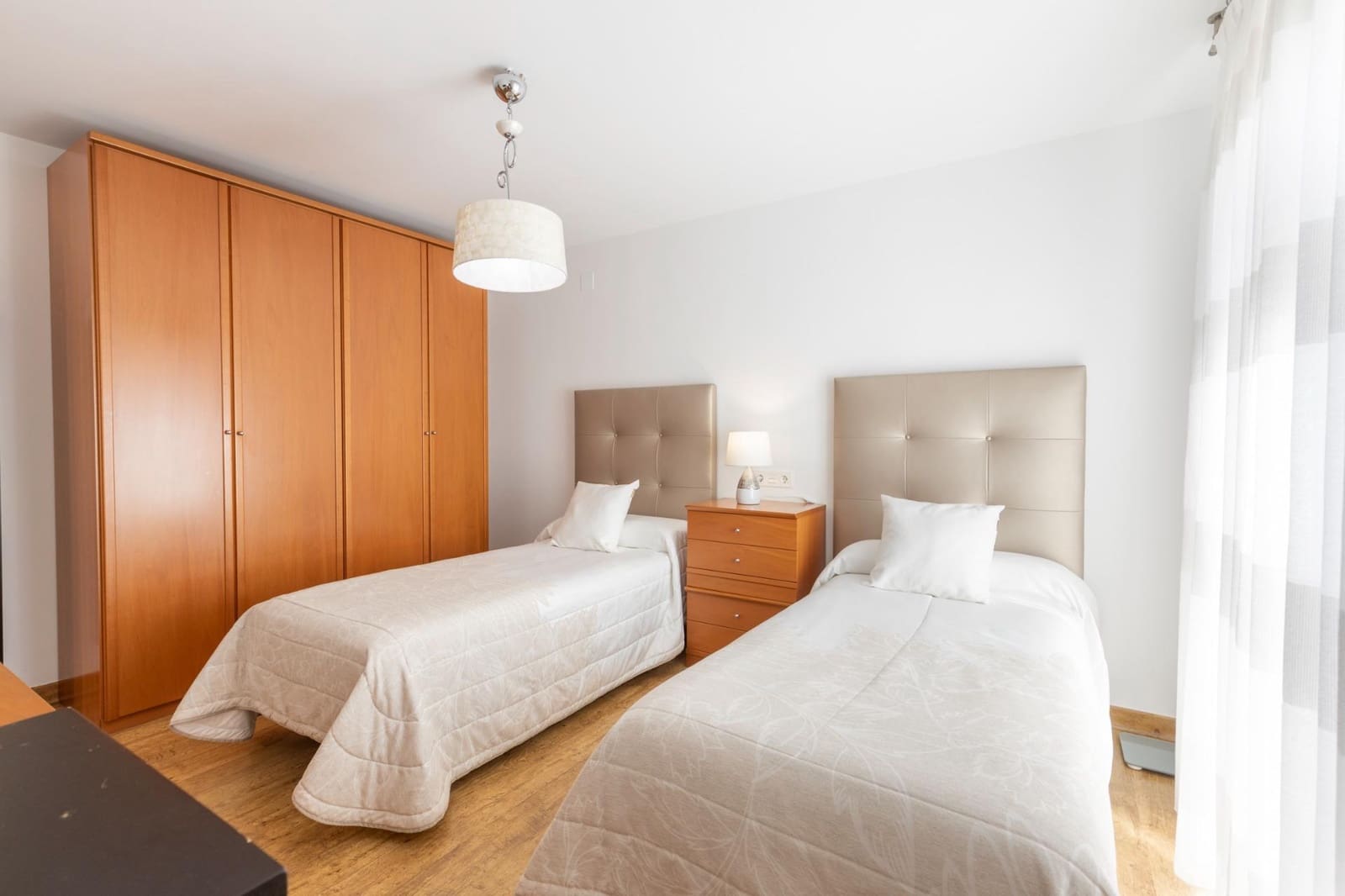 4 Zimmer Villa zu verkaufen in La Zubia mit Pool Garage - 360.000 € (Ref: 9807928)