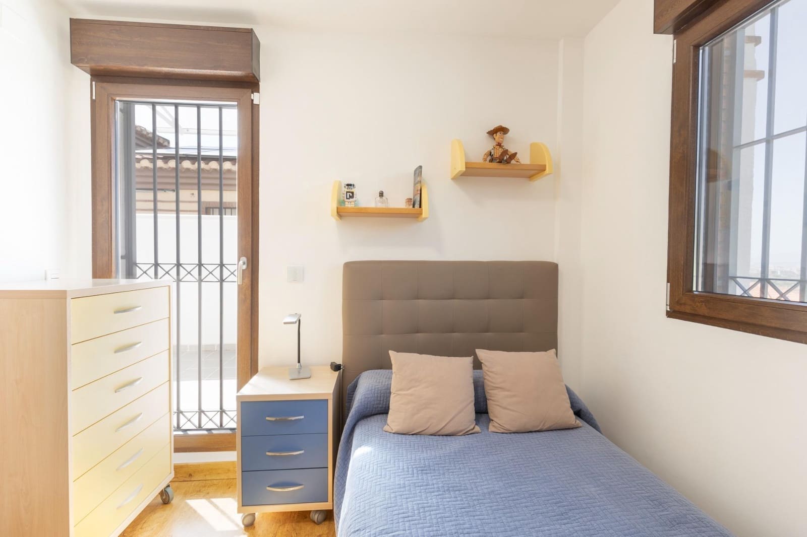 4 Zimmer Villa zu verkaufen in La Zubia mit Pool Garage - 360.000 € (Ref: 9807928)