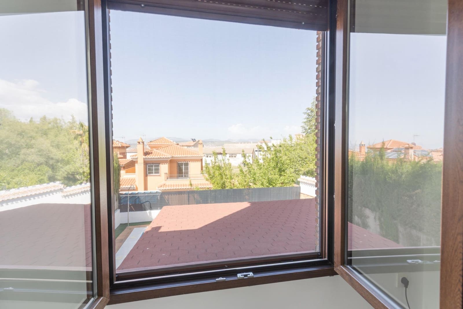 4 Zimmer Villa zu verkaufen in La Zubia mit Pool Garage - 360.000 € (Ref: 9807928)