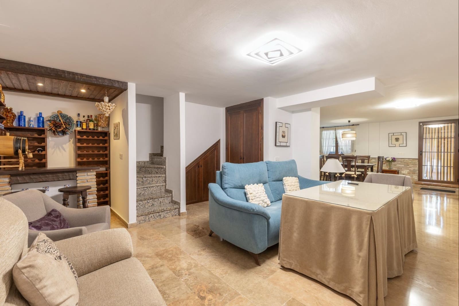 4 Zimmer Villa zu verkaufen in La Zubia mit Pool Garage - 360.000 € (Ref: 9807928)