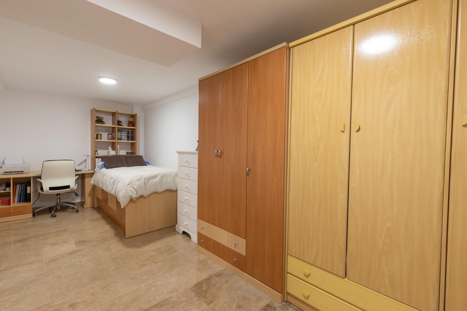 4 Zimmer Villa zu verkaufen in La Zubia mit Pool Garage - 360.000 € (Ref: 9807928)