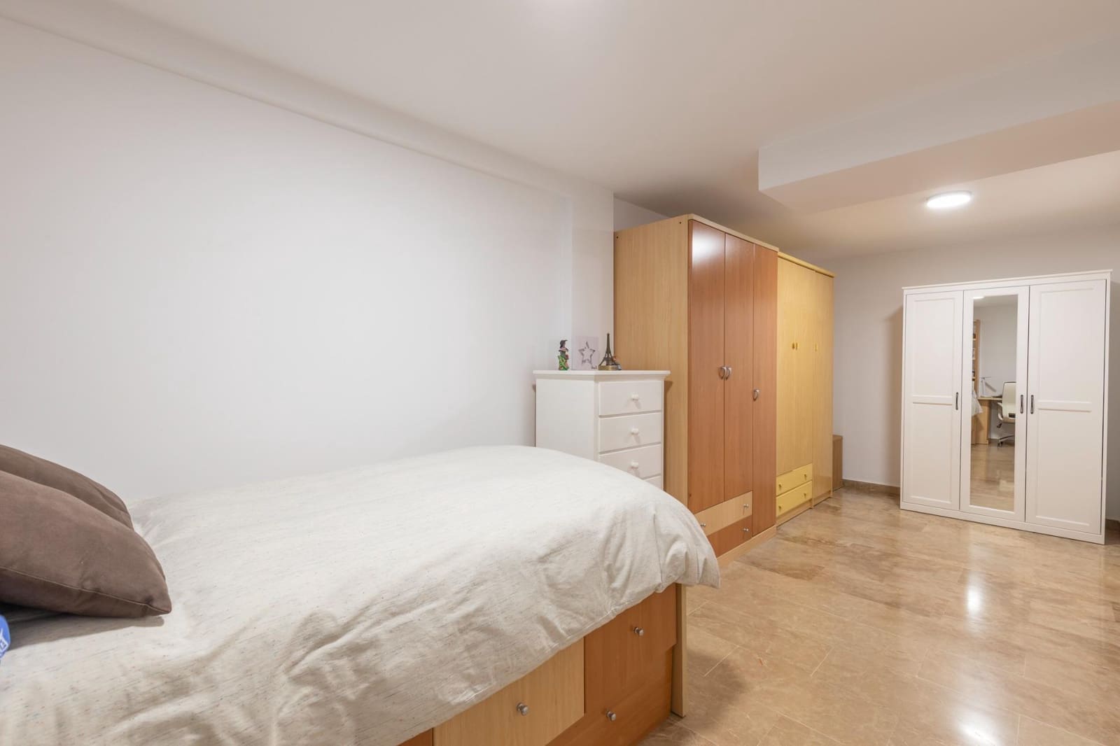 4 Zimmer Villa zu verkaufen in La Zubia mit Pool Garage - 360.000 € (Ref: 9807928)