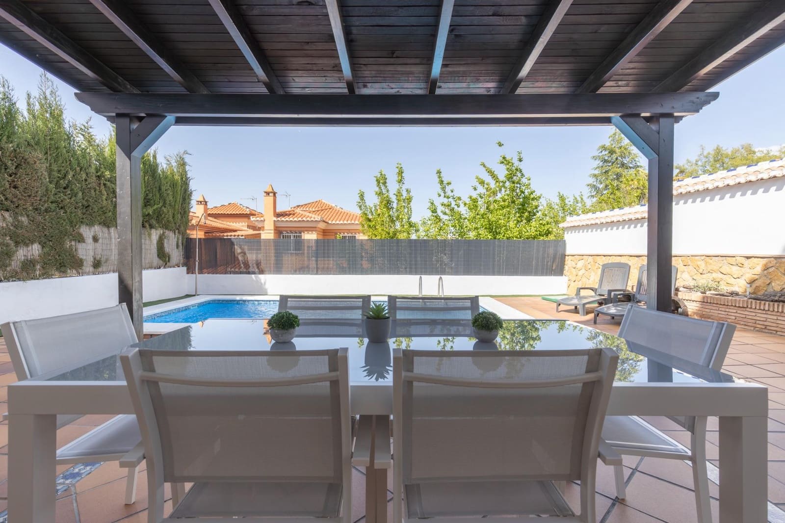 4 Zimmer Villa zu verkaufen in La Zubia mit Pool Garage - 360.000 € (Ref: 9807928)