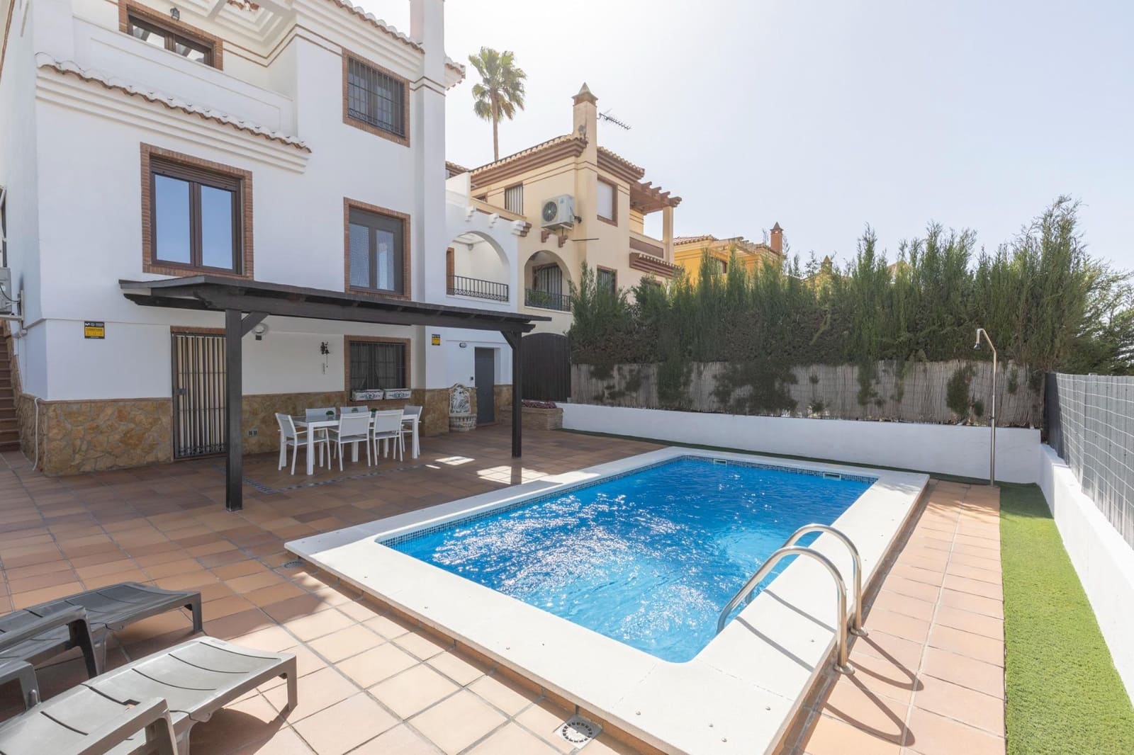 4 Zimmer Villa zu verkaufen in La Zubia mit Pool Garage - 360.000 € (Ref: 9807928)