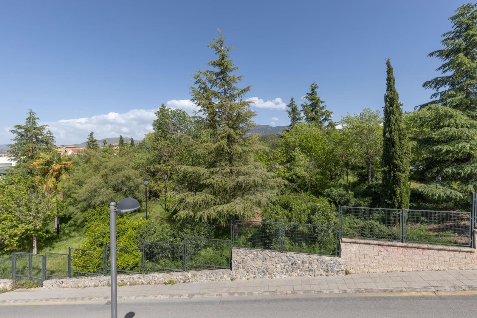 4 Zimmer Villa zu verkaufen in La Zubia mit Pool Garage - 360.000 € (Ref: 9807928)