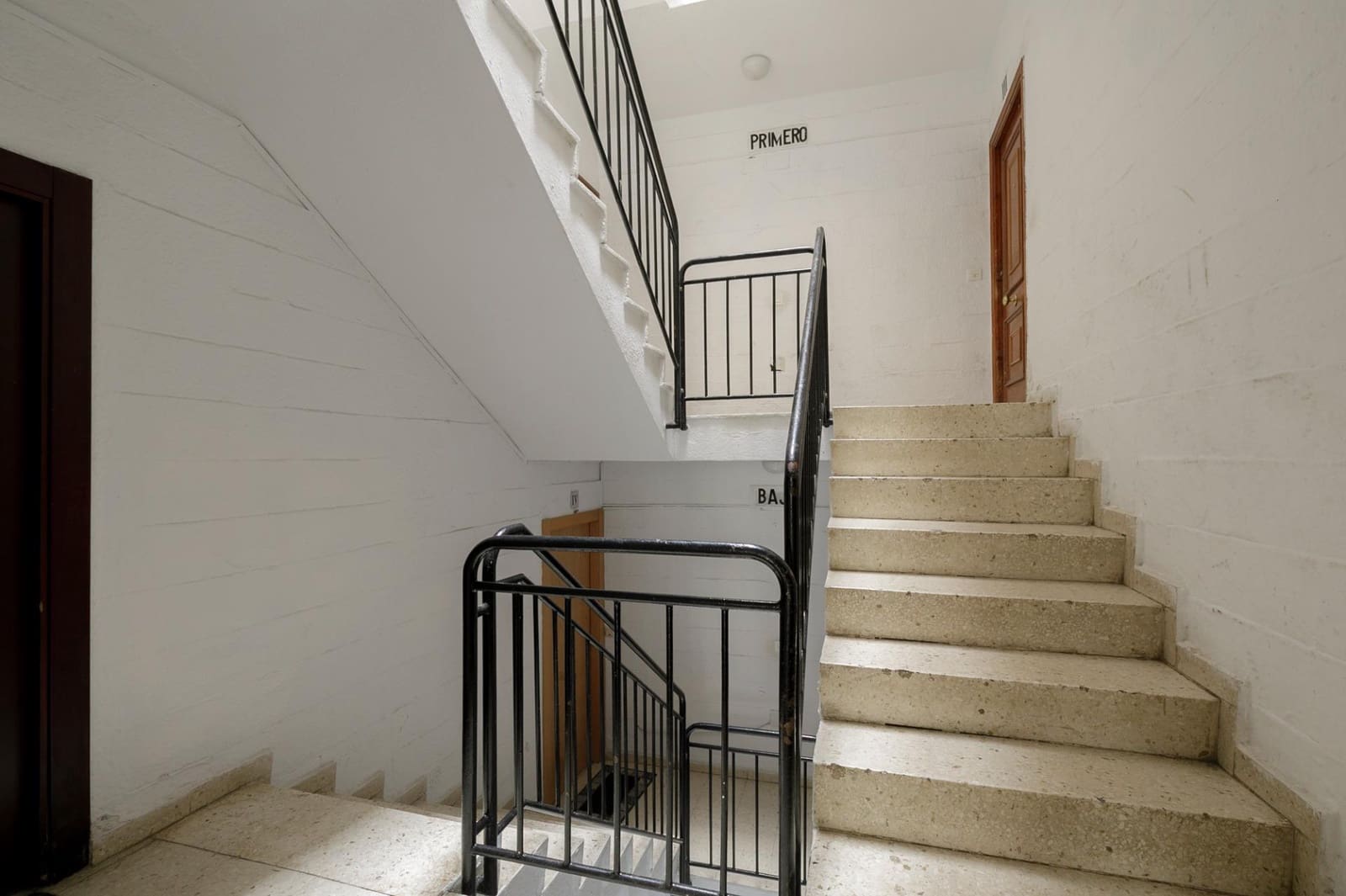 4 bedroom Flat for sale in Granada city - € 125,000 (Ref: 9807929)