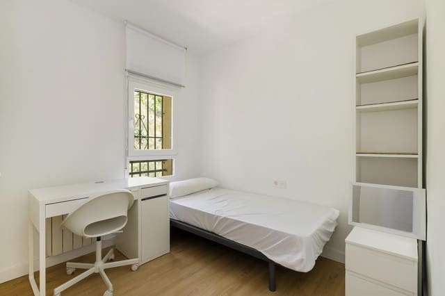 4 bedroom Flat for sale in Granada city - € 125,000 (Ref: 9807929)