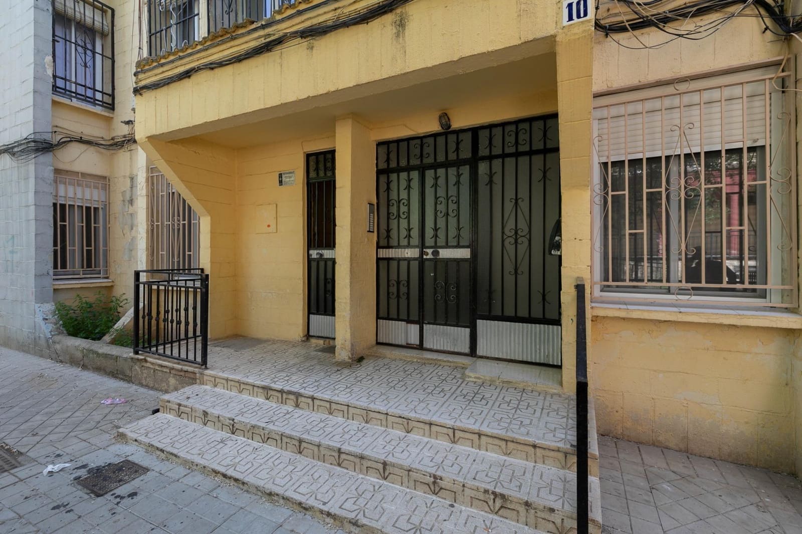 4 bedroom Flat for sale in Granada city - € 125,000 (Ref: 9807929)