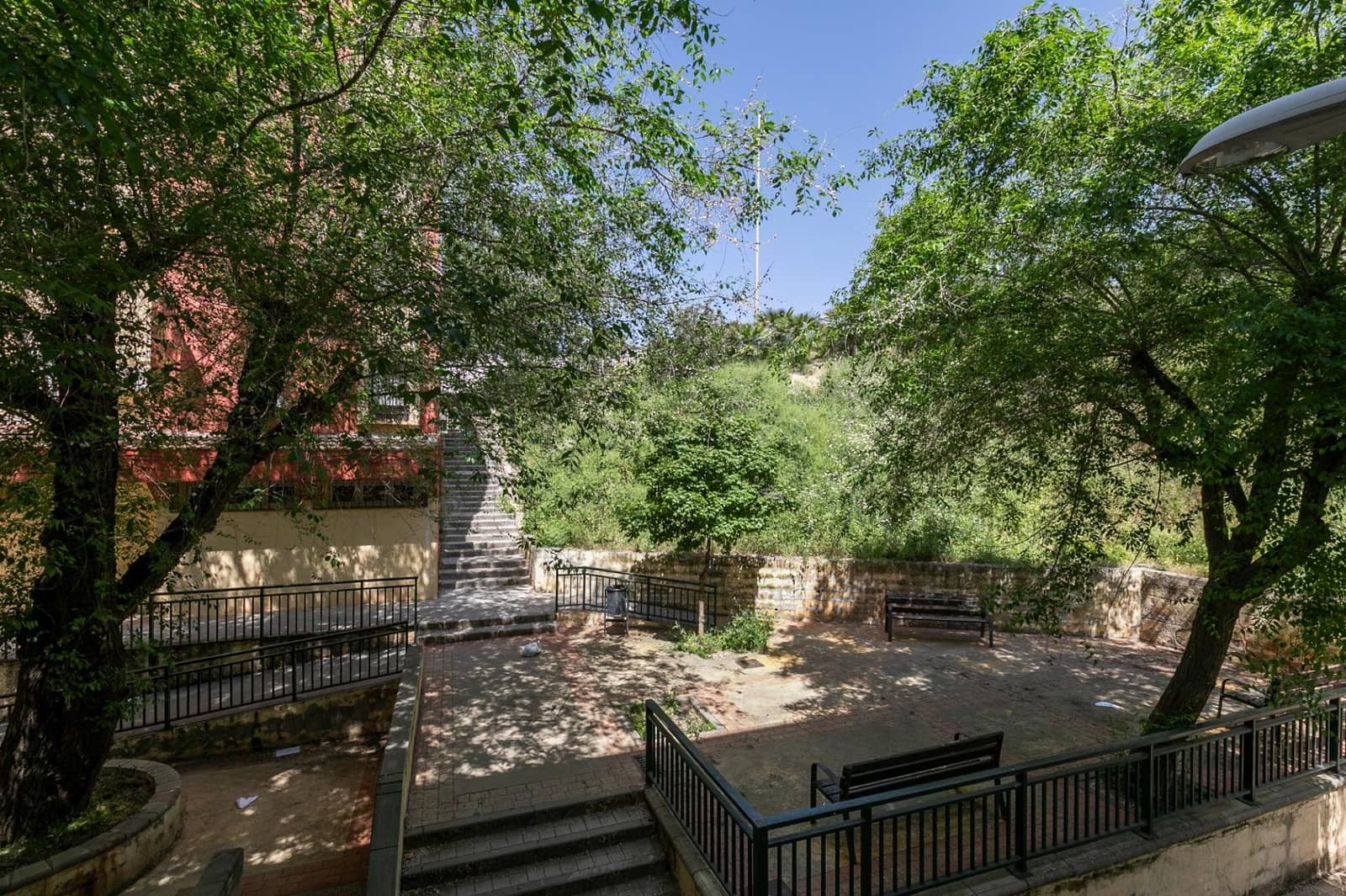 4 bedroom Flat for sale in Granada city - € 125,000 (Ref: 9807929)