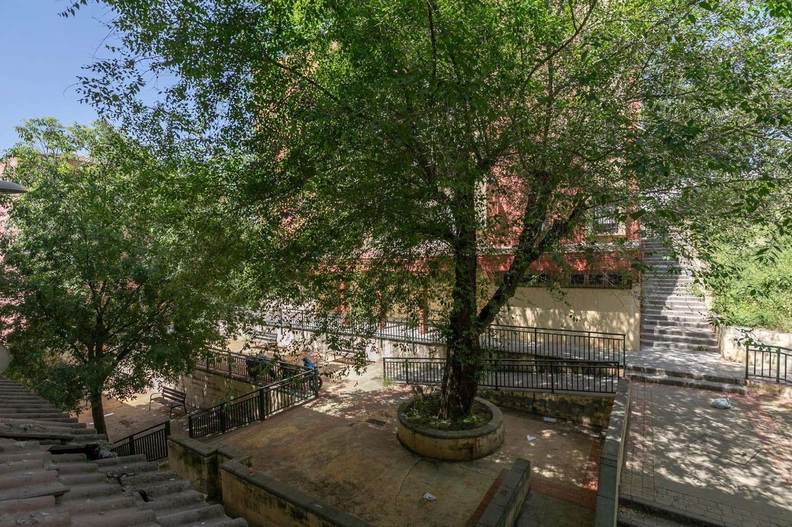 4 bedroom Flat for sale in Granada city - € 125,000 (Ref: 9807929)