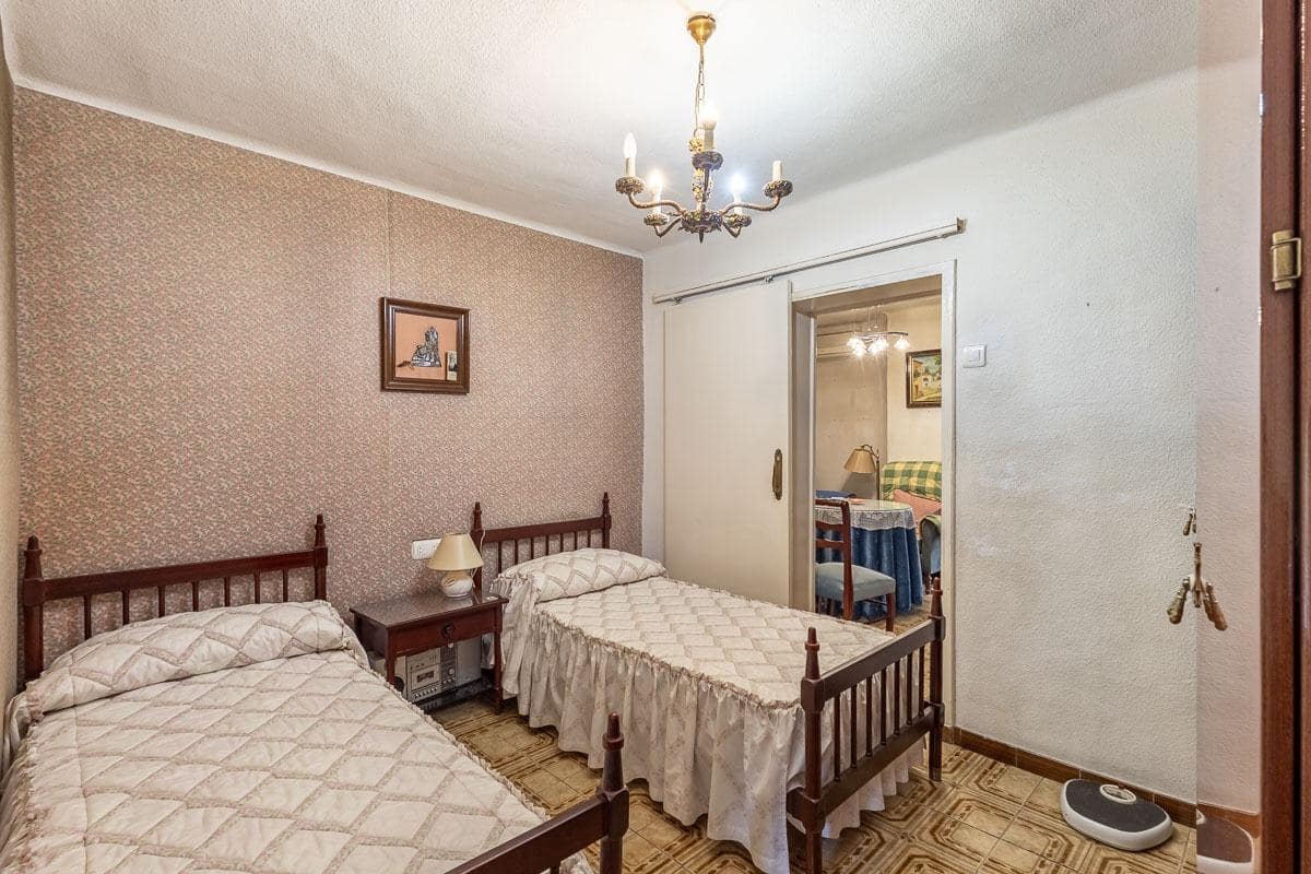 3 bedroom Flat for sale in Granada city - € 125,000 (Ref: 9807930)