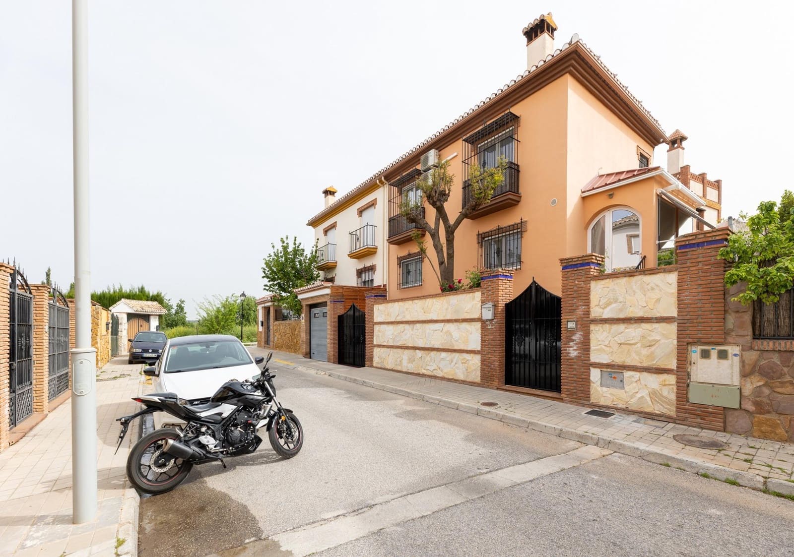 3 quarto Moradia Geminada para venda em Jun com garagem - 290 000 € (Ref: 9815828)