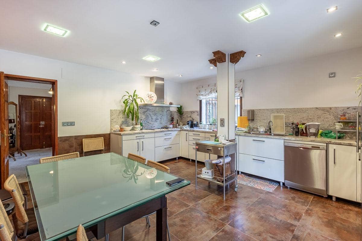 7 soveværelse Villa til salg i Huetor Vega med swimmingpool garage - € 875.000 (Ref: 9818171)