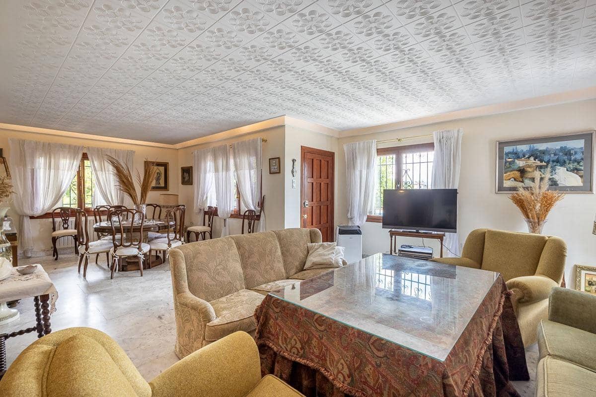 7 soveværelse Villa til salg i Huetor Vega med swimmingpool garage - € 875.000 (Ref: 9818171)