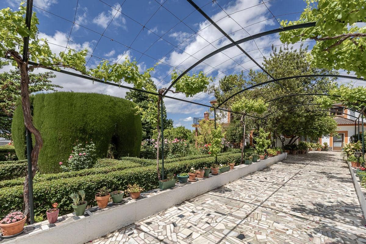 7 soveværelse Villa til salg i Huetor Vega med swimmingpool garage - € 875.000 (Ref: 9818171)