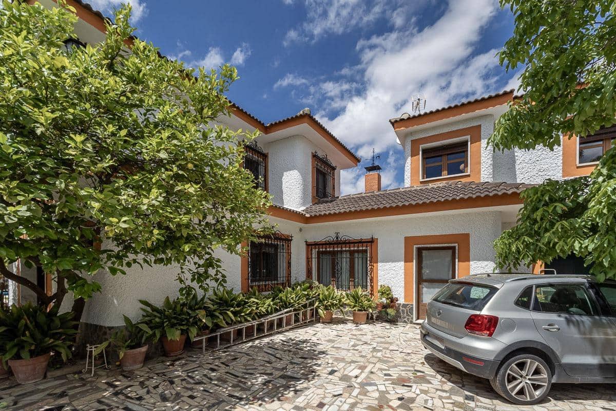 7 soveværelse Villa til salg i Huetor Vega med swimmingpool garage - € 875.000 (Ref: 9818171)