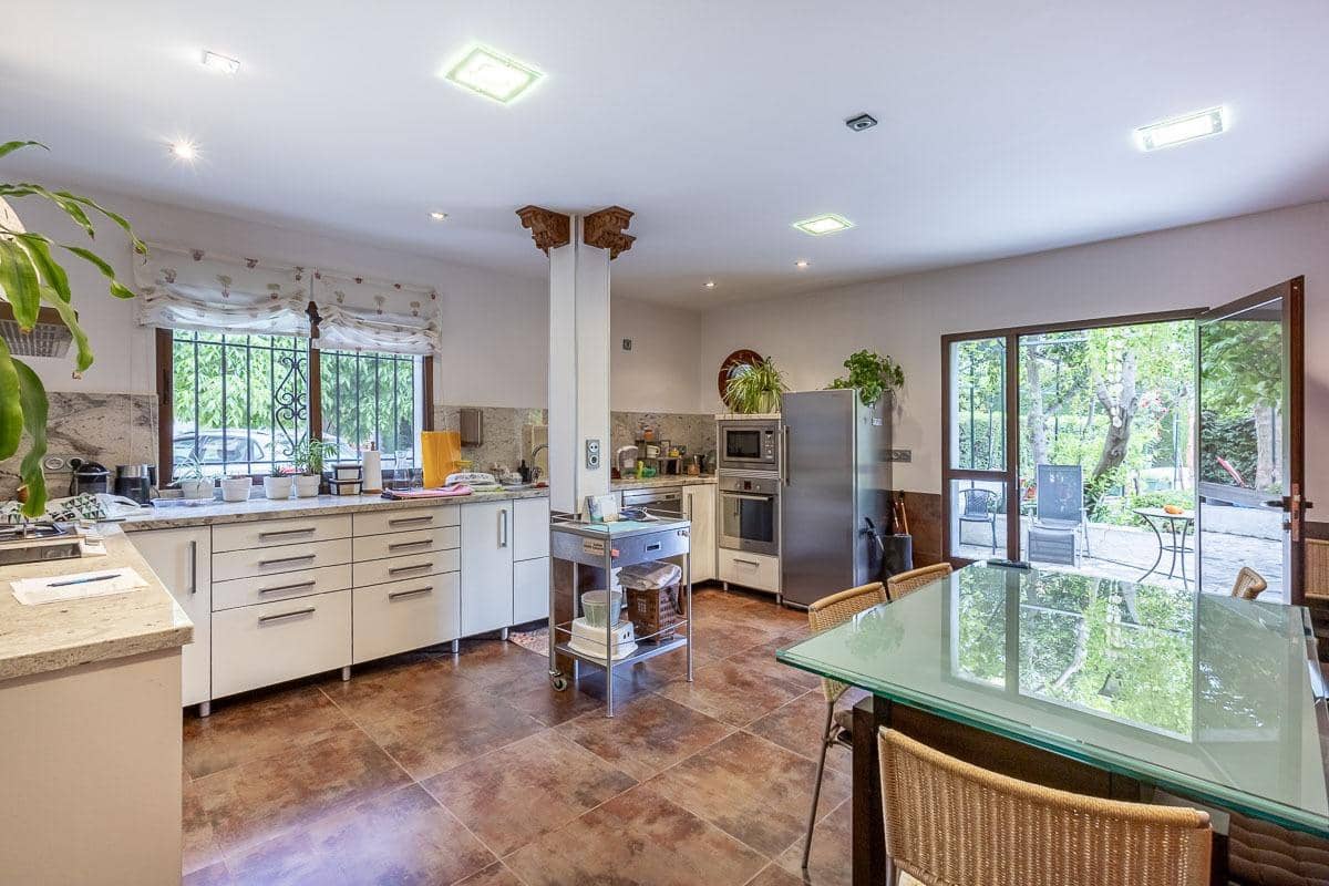 7 bedroom Villa for sale in Huetor Vega with pool garage - € 875,000 (Ref: 9818171)