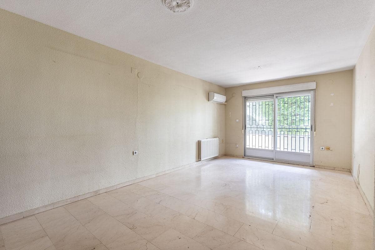 4 Zimmer Wohnung zu verkaufen in Granada Stadt mit Garage - 315.000 € (Ref: 9818173)