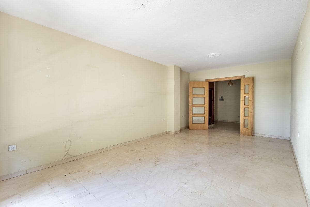 4 Zimmer Wohnung zu verkaufen in Granada Stadt mit Garage - 315.000 € (Ref: 9818173)