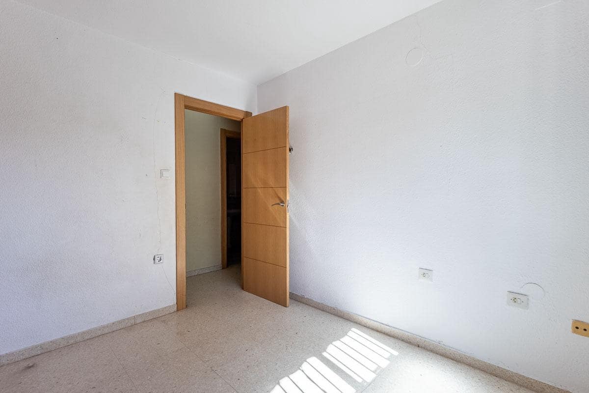 4 Zimmer Wohnung zu verkaufen in Granada Stadt mit Garage - 315.000 € (Ref: 9818173)