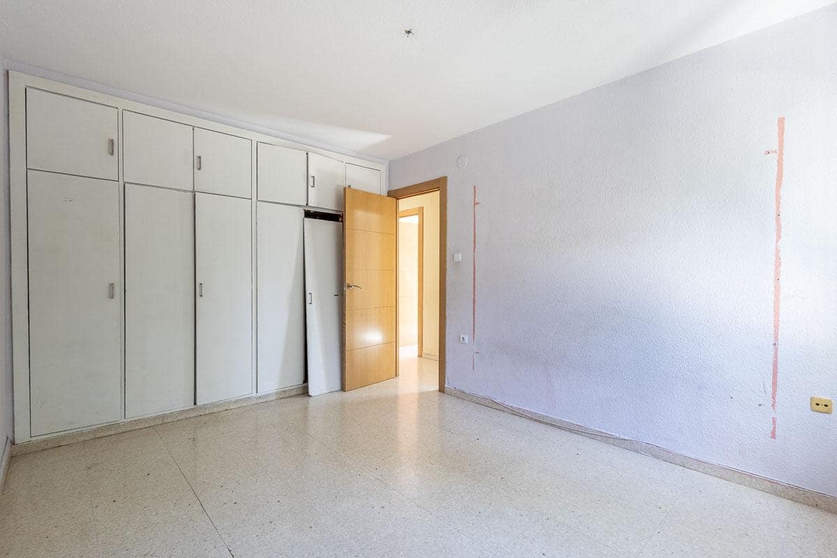 4 Zimmer Wohnung zu verkaufen in Granada Stadt mit Garage - 315.000 € (Ref: 9818173)