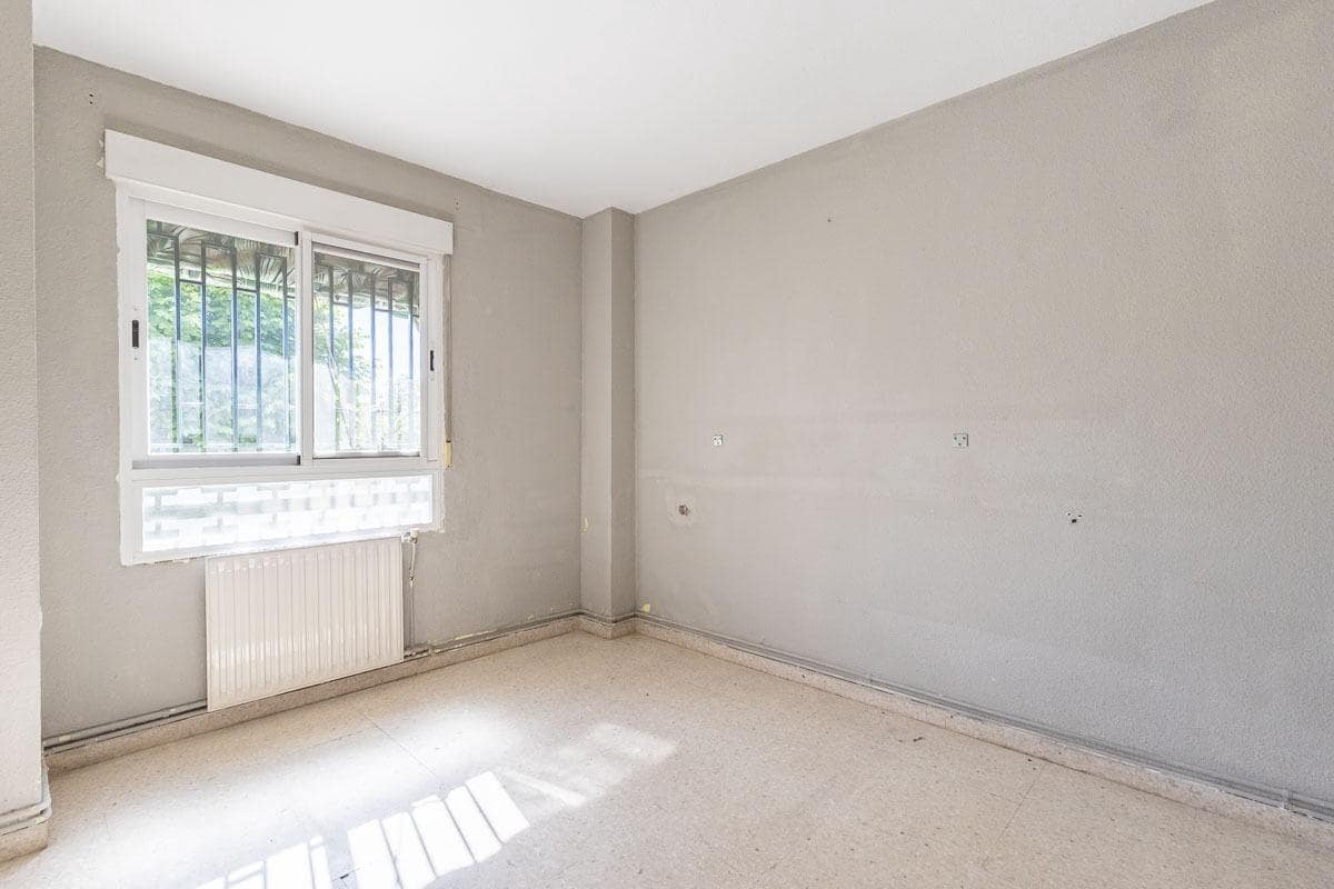 4 Zimmer Wohnung zu verkaufen in Granada Stadt mit Garage - 315.000 € (Ref: 9818173)