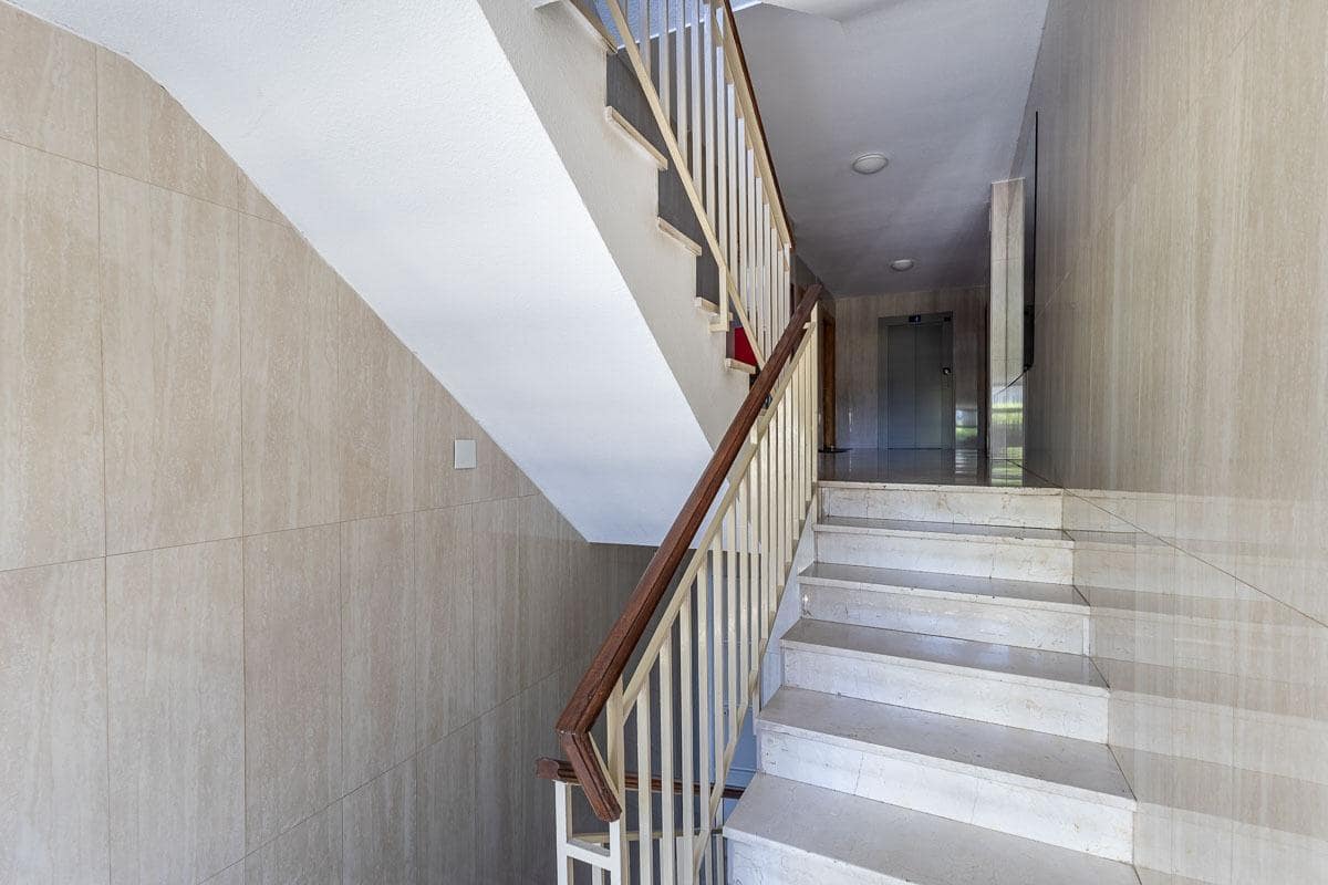4 Zimmer Wohnung zu verkaufen in Granada Stadt mit Garage - 315.000 € (Ref: 9818173)