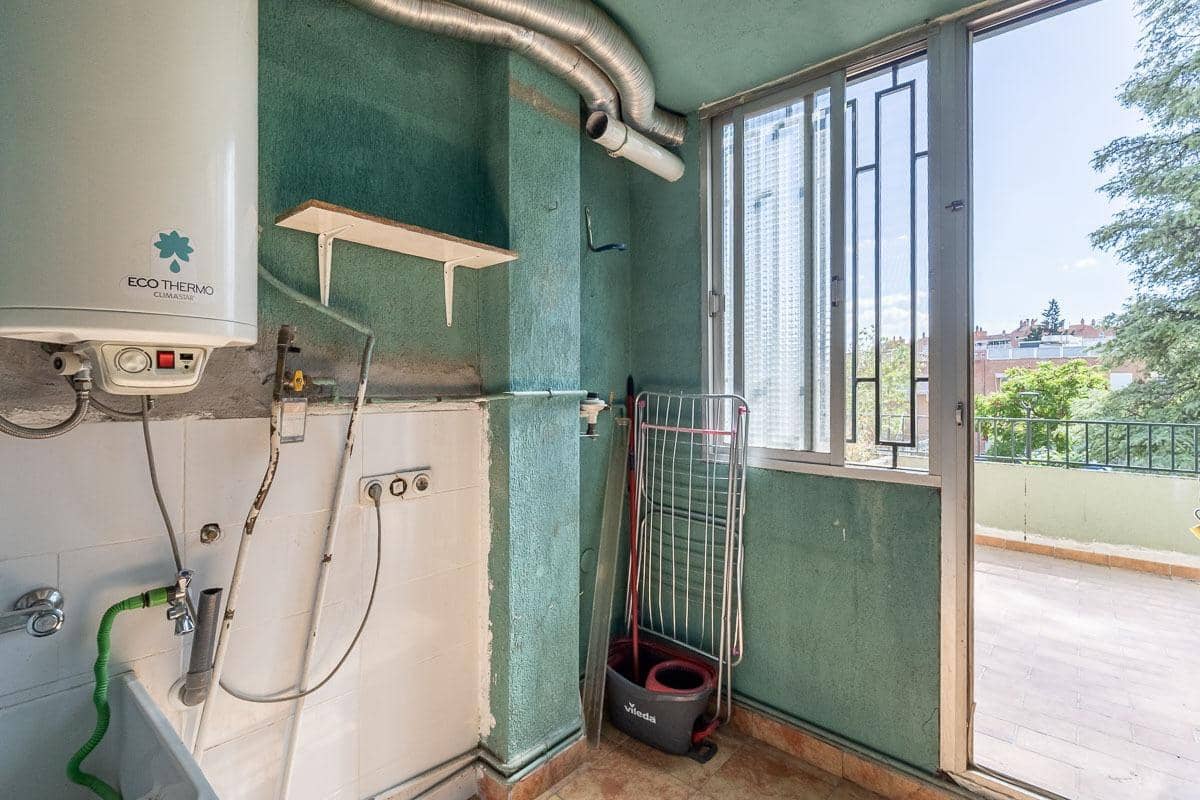 4 Zimmer Wohnung zu verkaufen in Granada Stadt mit Garage - 315.000 € (Ref: 9818173)