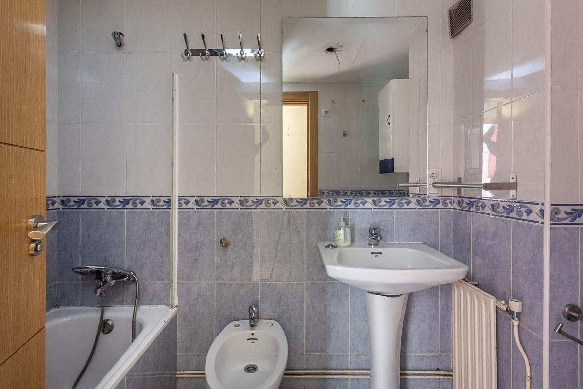 4 Zimmer Wohnung zu verkaufen in Granada Stadt mit Garage - 315.000 € (Ref: 9818173)