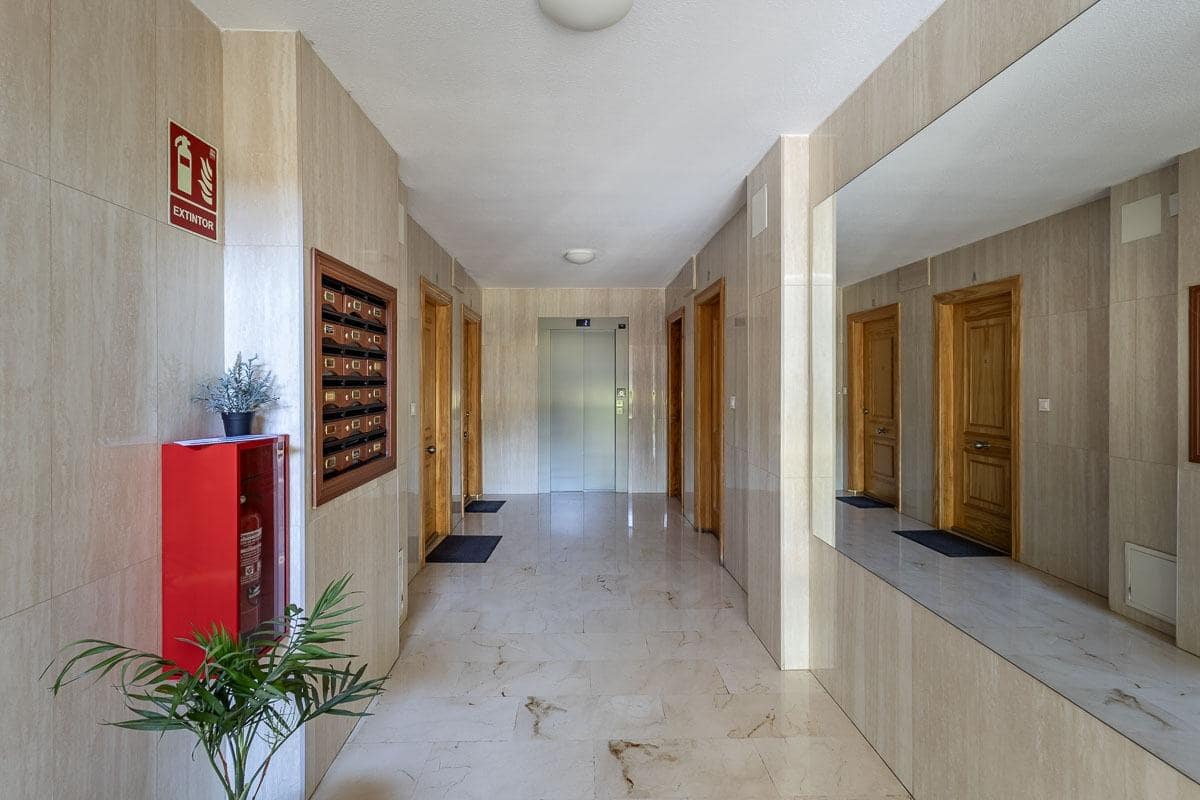 4 Zimmer Wohnung zu verkaufen in Granada Stadt mit Garage - 315.000 € (Ref: 9818173)