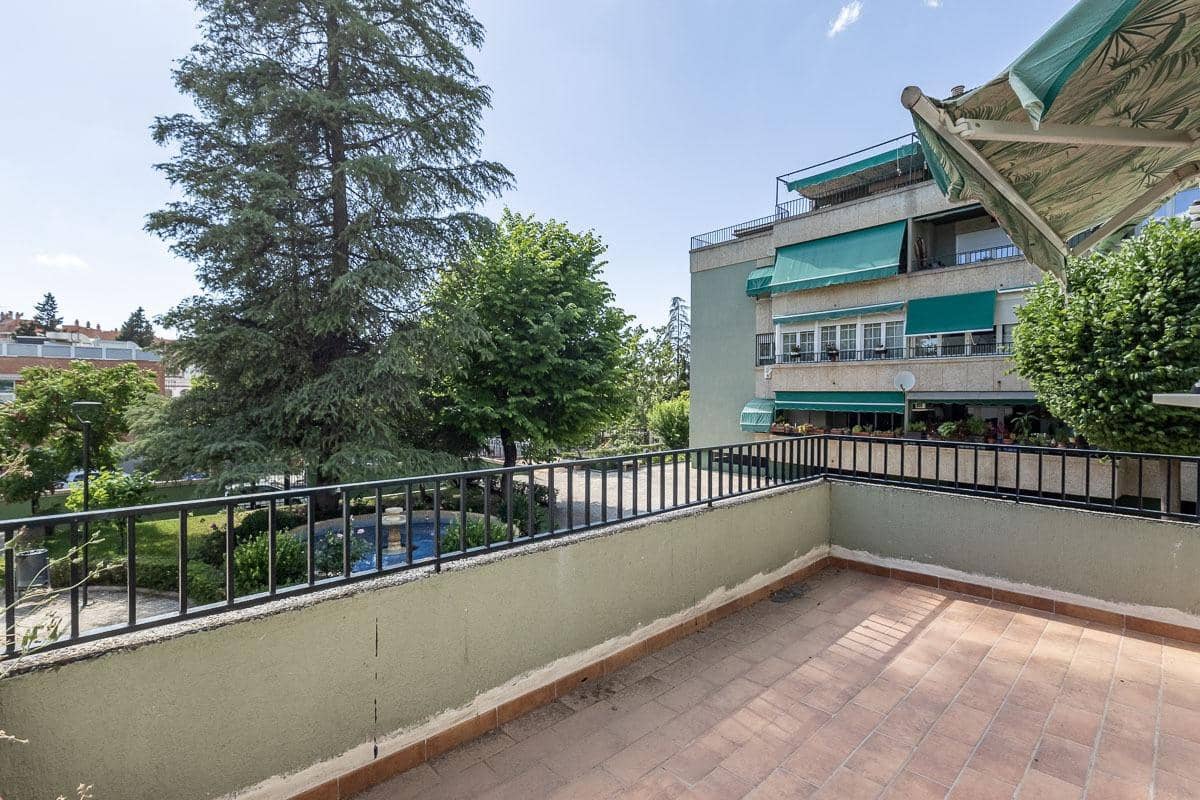 4 Zimmer Wohnung zu verkaufen in Granada Stadt mit Garage - 315.000 € (Ref: 9818173)