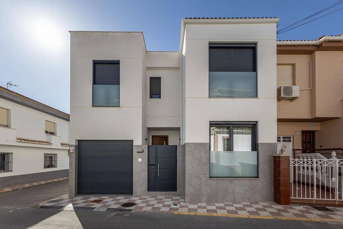 3 quarto Moradia em Banda para venda em Albolote com garagem - 375 000 € (Ref: 9818174)