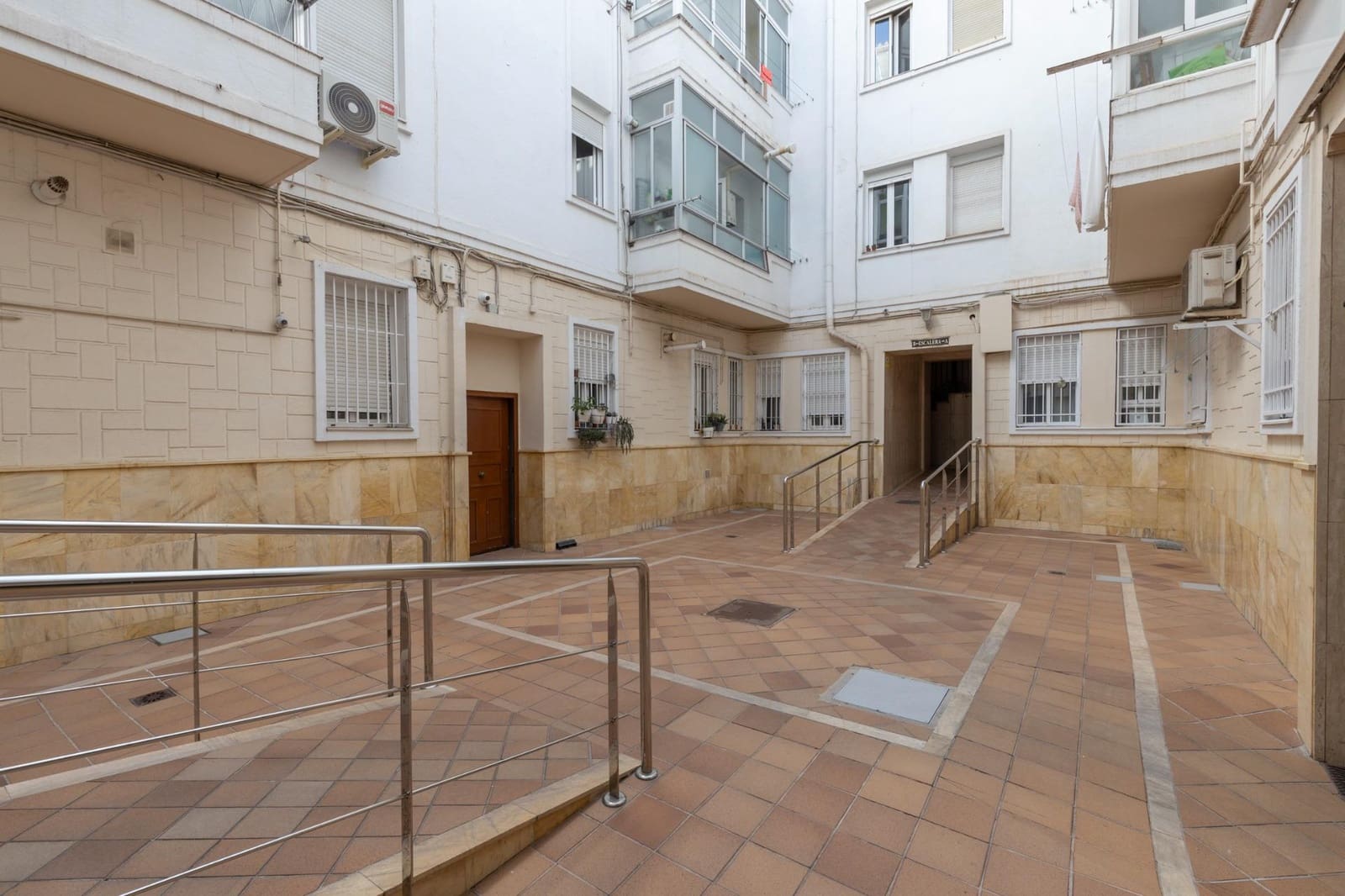4 soveværelse Lejlighed til salg i Granada by - € 299.999 (Ref: 9833624)
