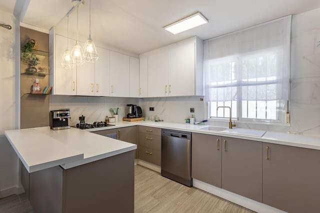 3 chambre Villa/Maison Semi-Mitoyenne à vendre à Ventas de Huelma avec piscine garage - 170 000 € (Ref: 9846195)