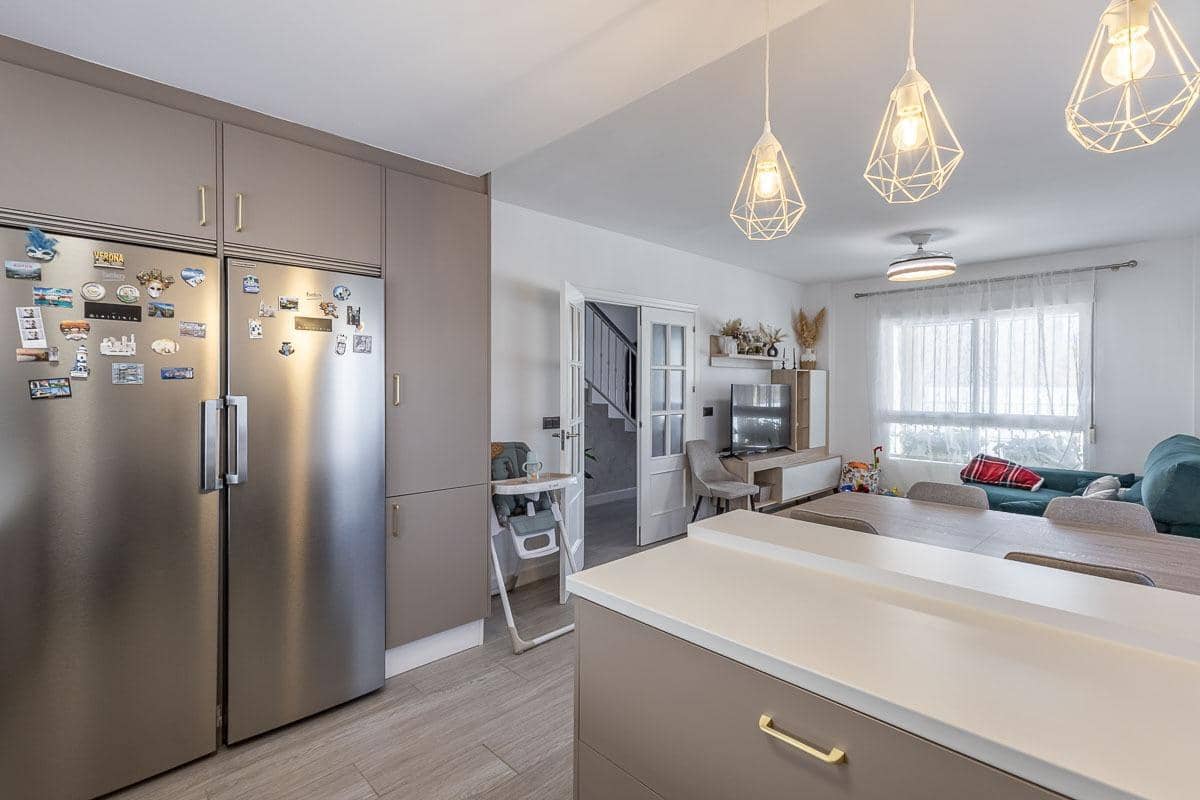 3 chambre Villa/Maison Semi-Mitoyenne à vendre à Ventas de Huelma avec piscine garage - 170 000 € (Ref: 9846195)