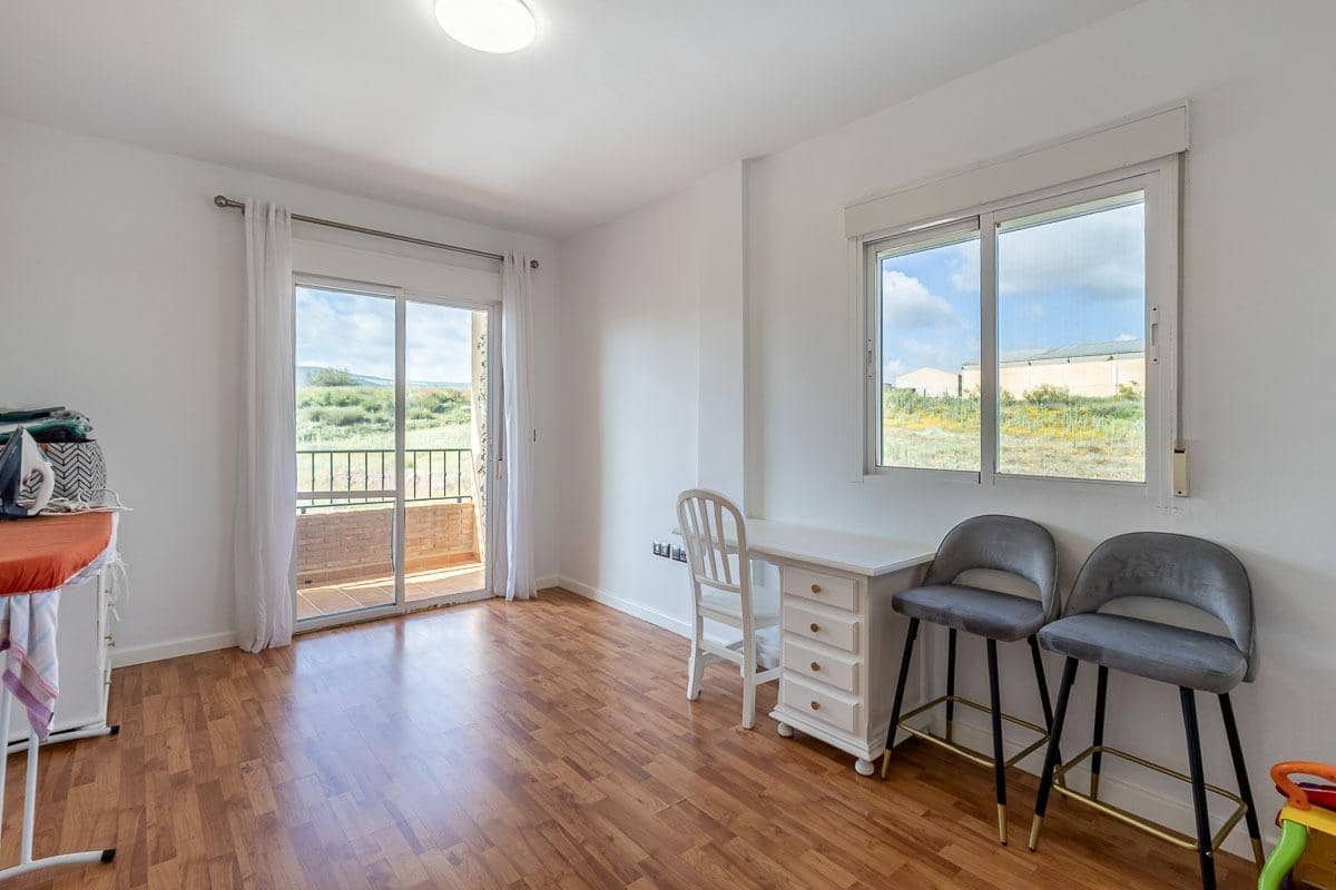 3 chambre Villa/Maison Semi-Mitoyenne à vendre à Ventas de Huelma avec piscine garage - 170 000 € (Ref: 9846195)
