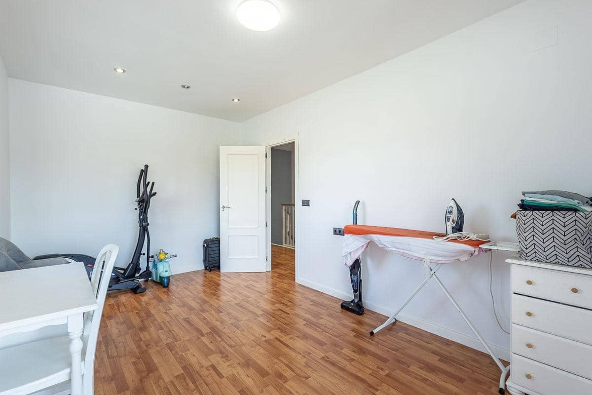 3 chambre Villa/Maison Semi-Mitoyenne à vendre à Ventas de Huelma avec piscine garage - 170 000 € (Ref: 9846195)