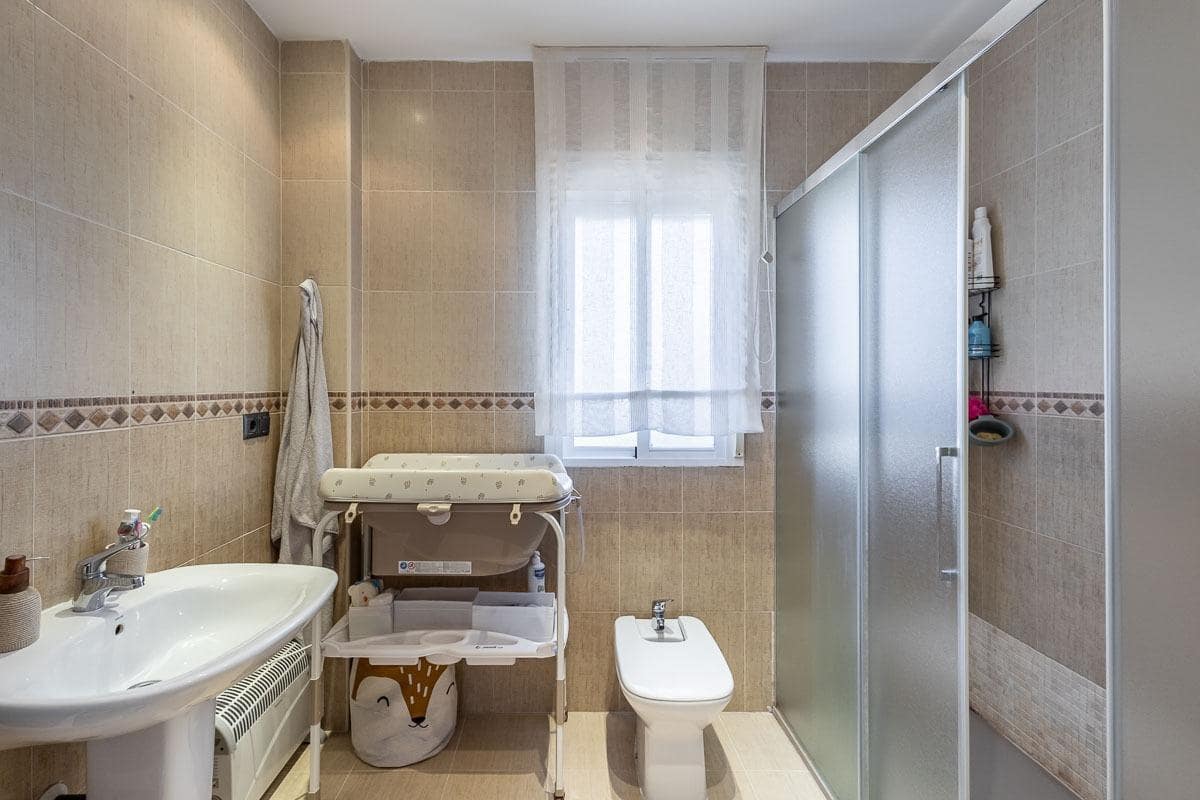 3 chambre Villa/Maison Semi-Mitoyenne à vendre à Ventas de Huelma avec piscine garage - 170 000 € (Ref: 9846195)