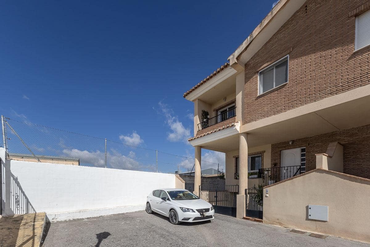 3 chambre Villa/Maison Semi-Mitoyenne à vendre à Ventas de Huelma avec piscine garage - 170 000 € (Ref: 9846195)
