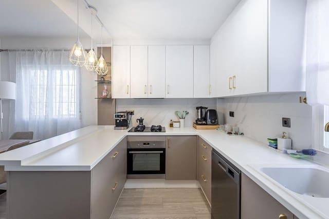 3 chambre Villa/Maison Semi-Mitoyenne à vendre à Ventas de Huelma avec piscine garage - 170 000 € (Ref: 9846195)