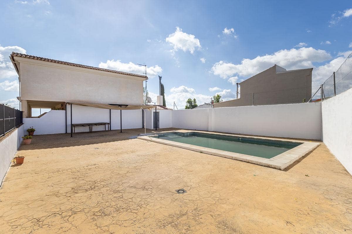 3 chambre Villa/Maison Semi-Mitoyenne à vendre à Ventas de Huelma avec piscine garage - 170 000 € (Ref: 9846195)
