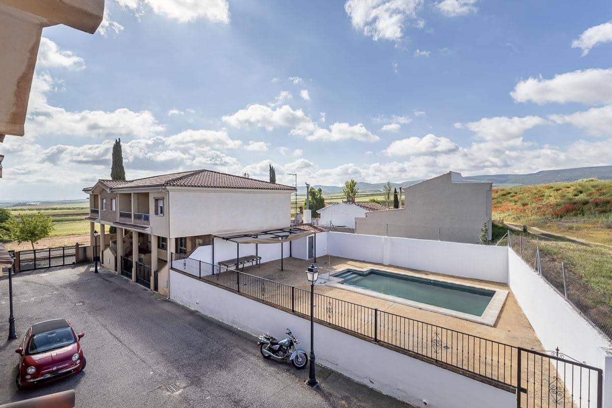 3 chambre Villa/Maison Semi-Mitoyenne à vendre à Ventas de Huelma avec piscine garage - 170 000 € (Ref: 9846195)