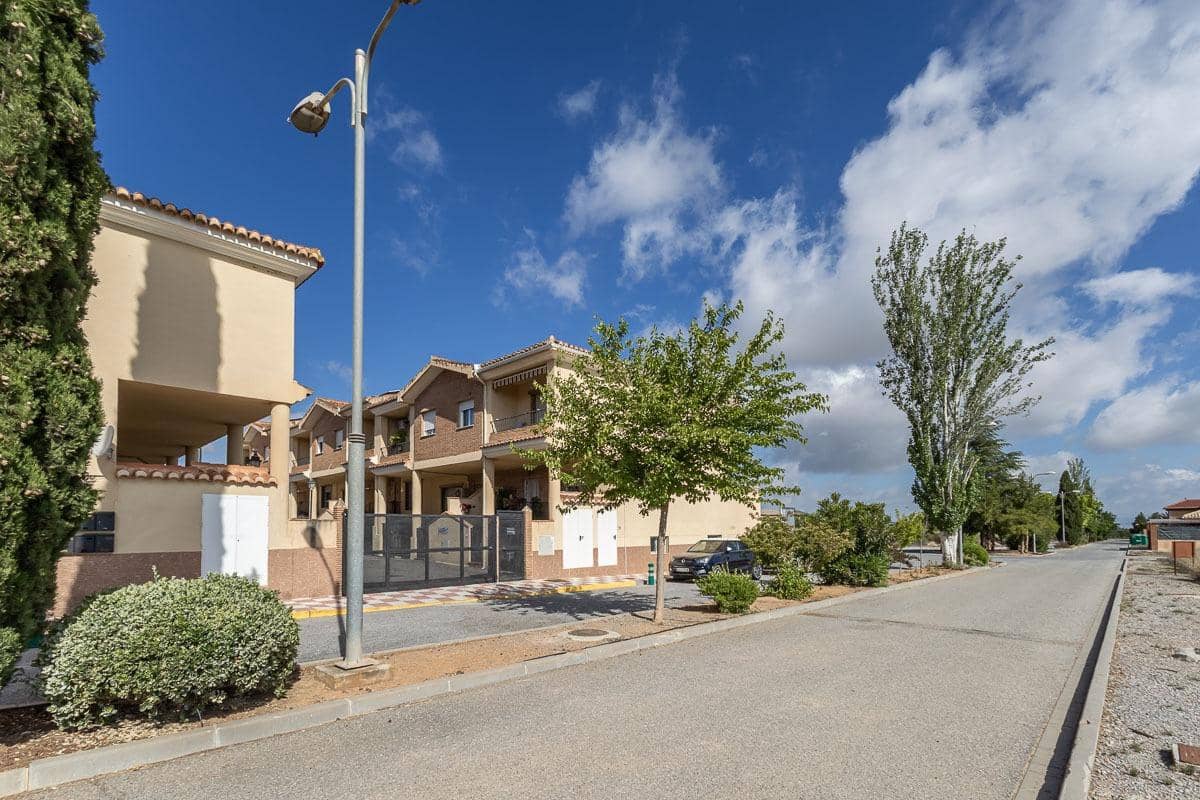 3 chambre Villa/Maison Semi-Mitoyenne à vendre à Ventas de Huelma avec piscine garage - 170 000 € (Ref: 9846195)