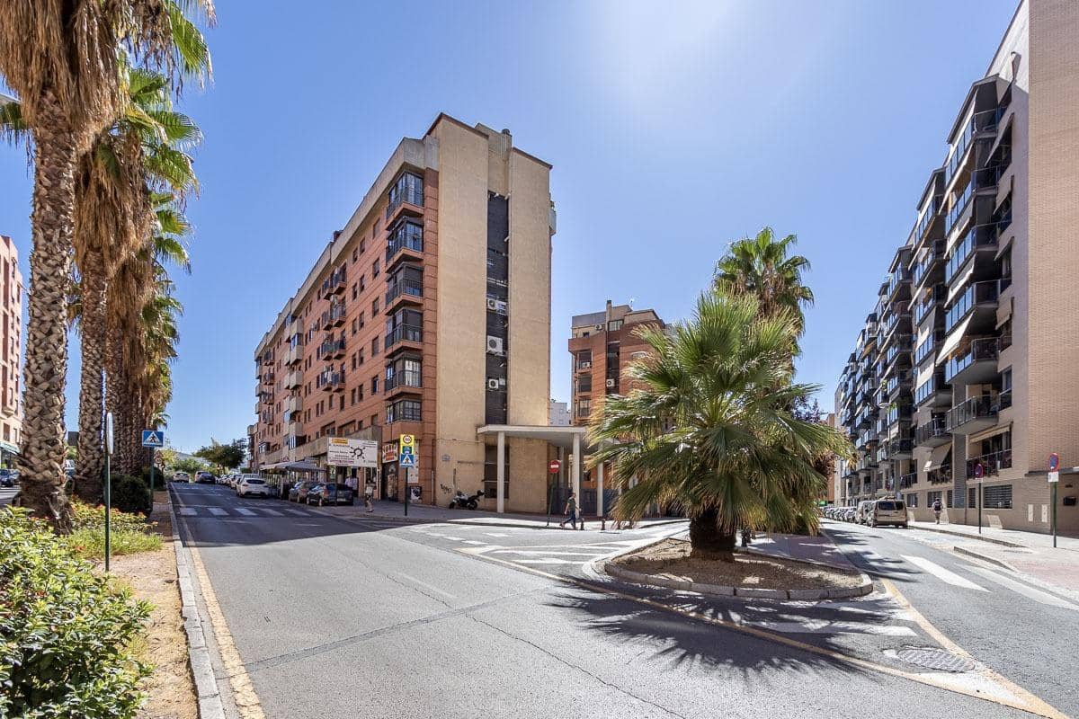 3 sovrum Lägenhet till salu i Granada stad med pool garage - 379 000 € (Ref: 9849321)