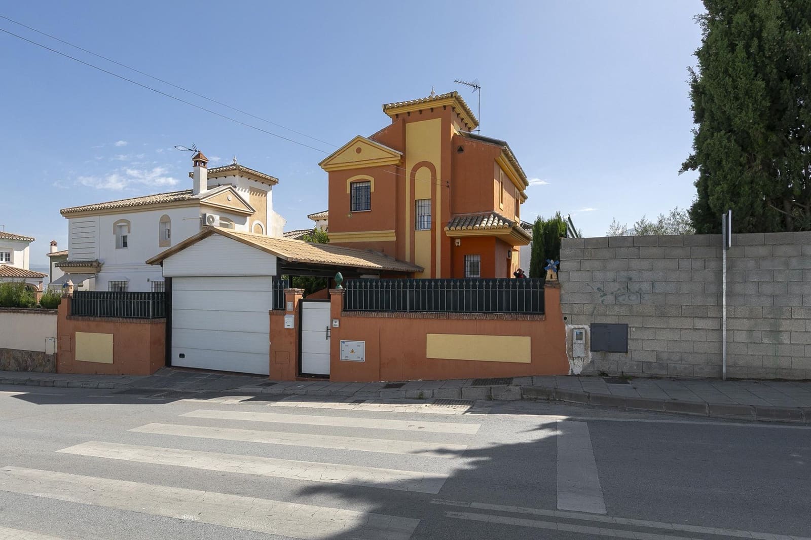 5 bedroom Villa for sale in Gojar with pool - € 360,000 (Ref: 9849323)