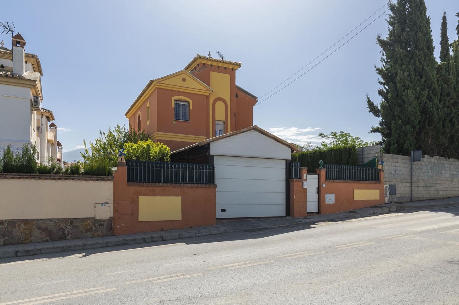 5 bedroom Villa for sale in Gojar with pool - € 360,000 (Ref: 9849323)
