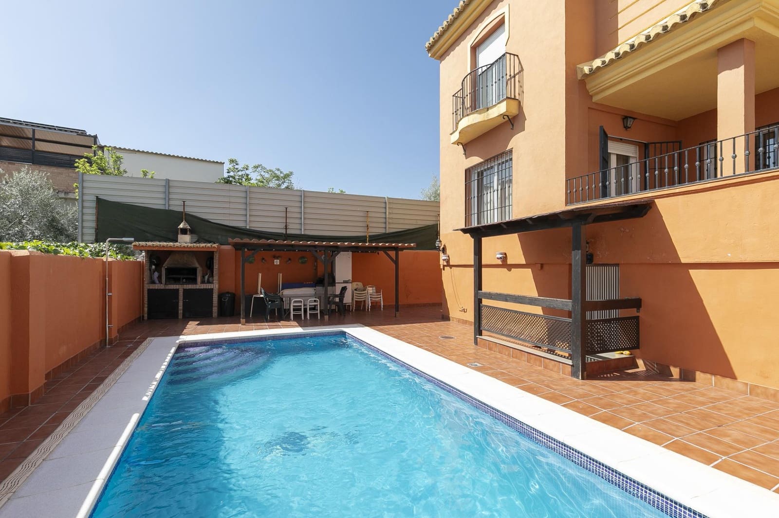 5 bedroom Villa for sale in Gojar with pool - € 360,000 (Ref: 9849323)