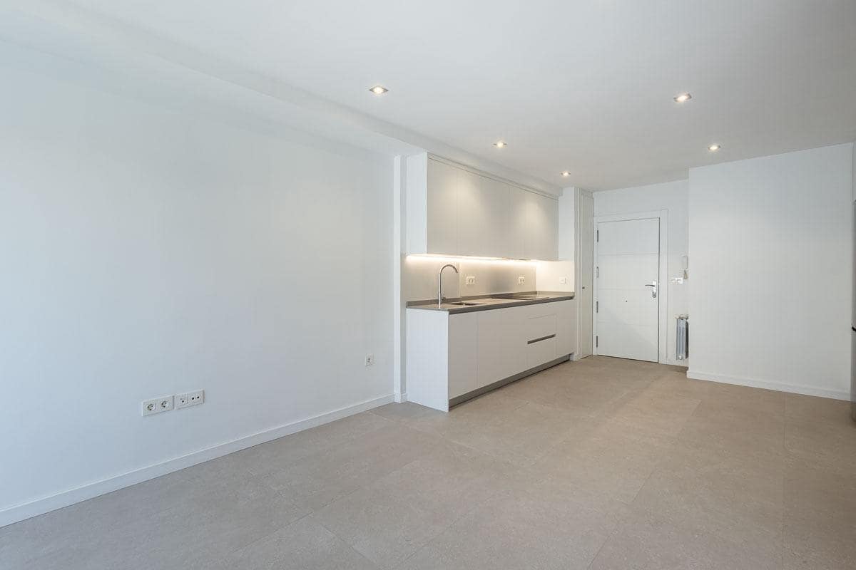 2 bedroom Flat for rent in Granada city with garage - € 850 (Ref: 9860076)