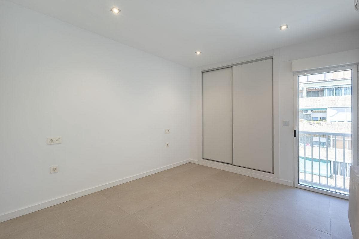 2 bedroom Flat for rent in Granada city with garage - € 850 (Ref: 9860076)